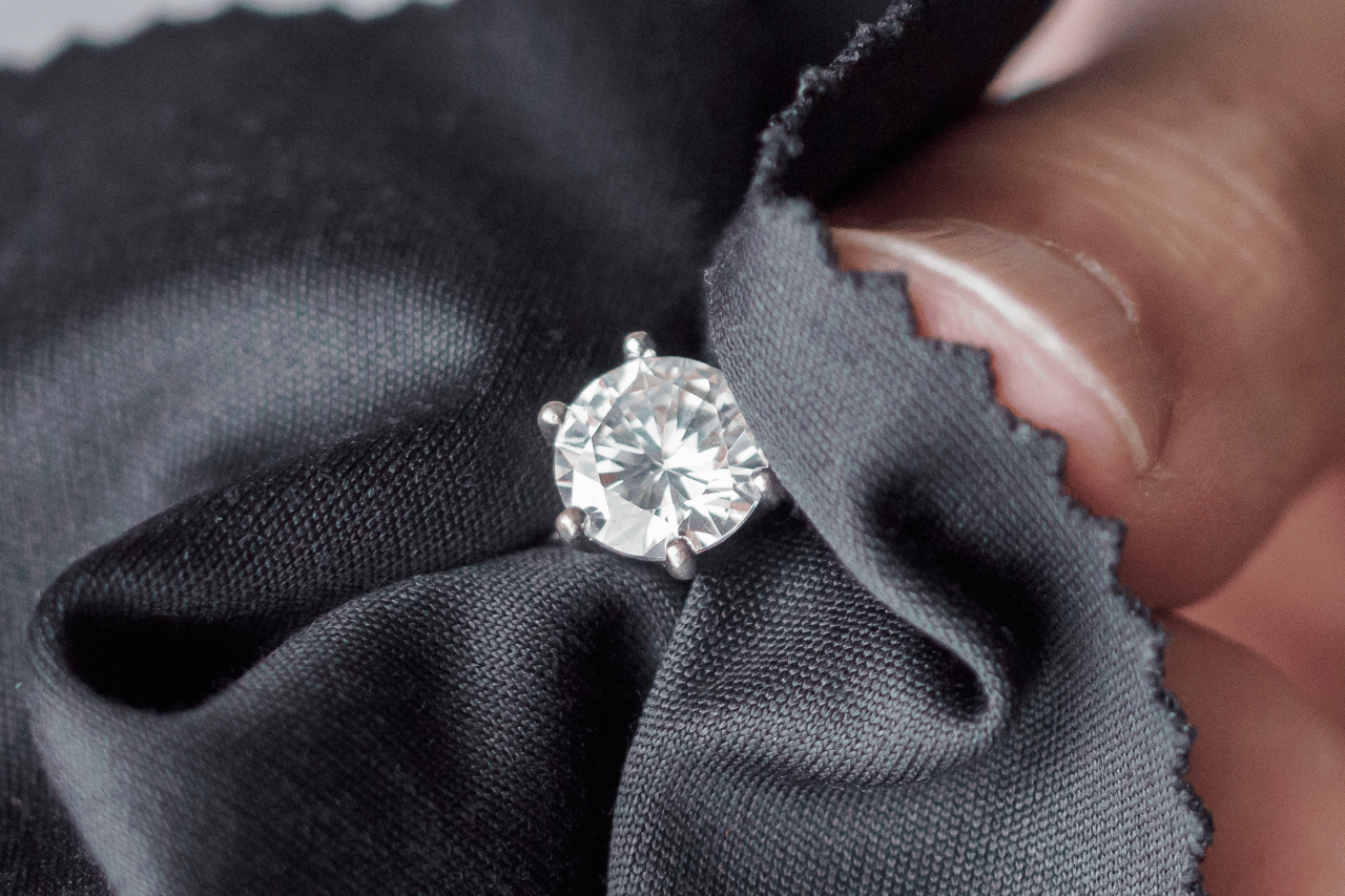 Pırlanta Yüzükte İşçilik Ücreti Nedir? Fiyata Nasıl Yansır?