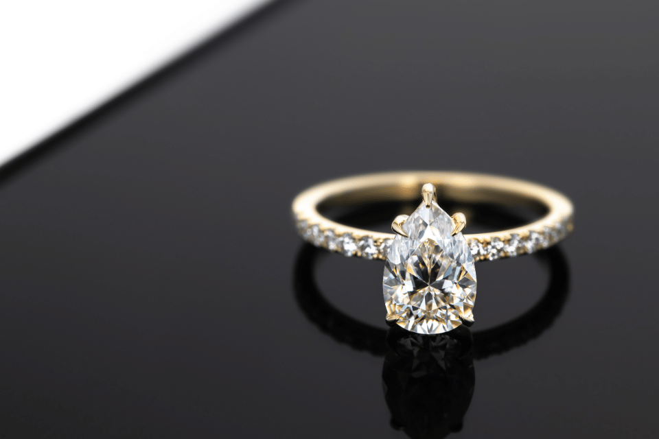 Damla Pırlanta Yüzük Hangi Tarza Daha Çok Yakışır?