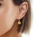Oyma Çiçek Figürlü Uzun Ve Sallantılı Klasik Model Sarı Altın Küpe