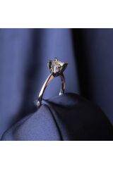 Pırlanta Badem Tırnak Klasik Tektaş Beyaz Altın Yüzük