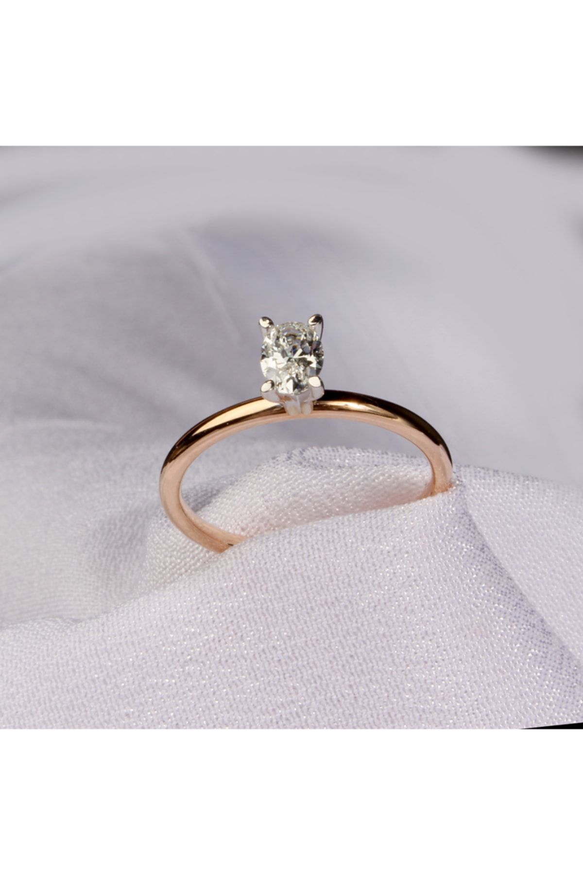 Pırlanta Oval Kesim Taşlı Modern Tektaş Yeşil Altın Yüzük