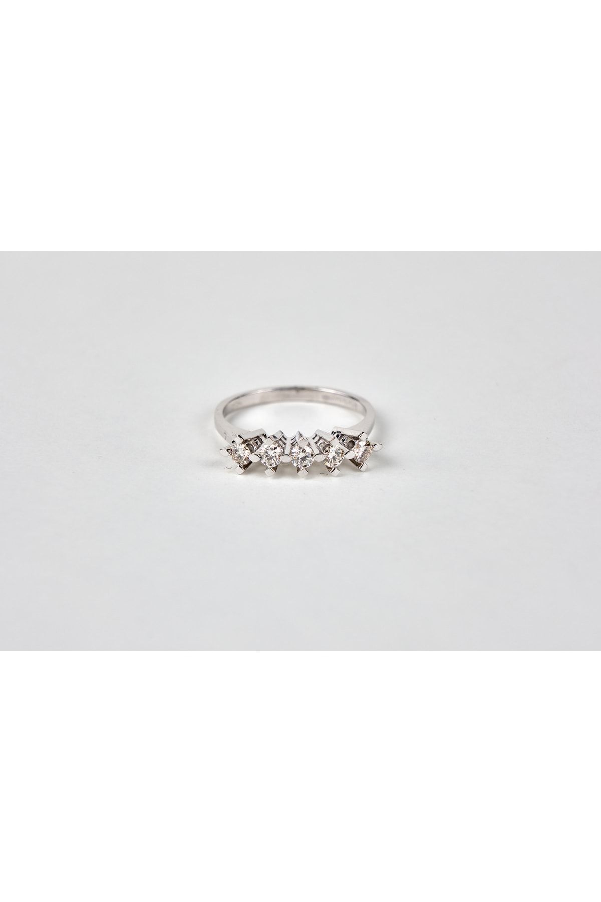 Pırlanta Takoz Ve Badem Tırnak Beştaş Beyaz Altın Yüzük