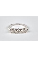 Pırlanta Takoz Tırnak Beştaş Beyaz Altın Yüzük