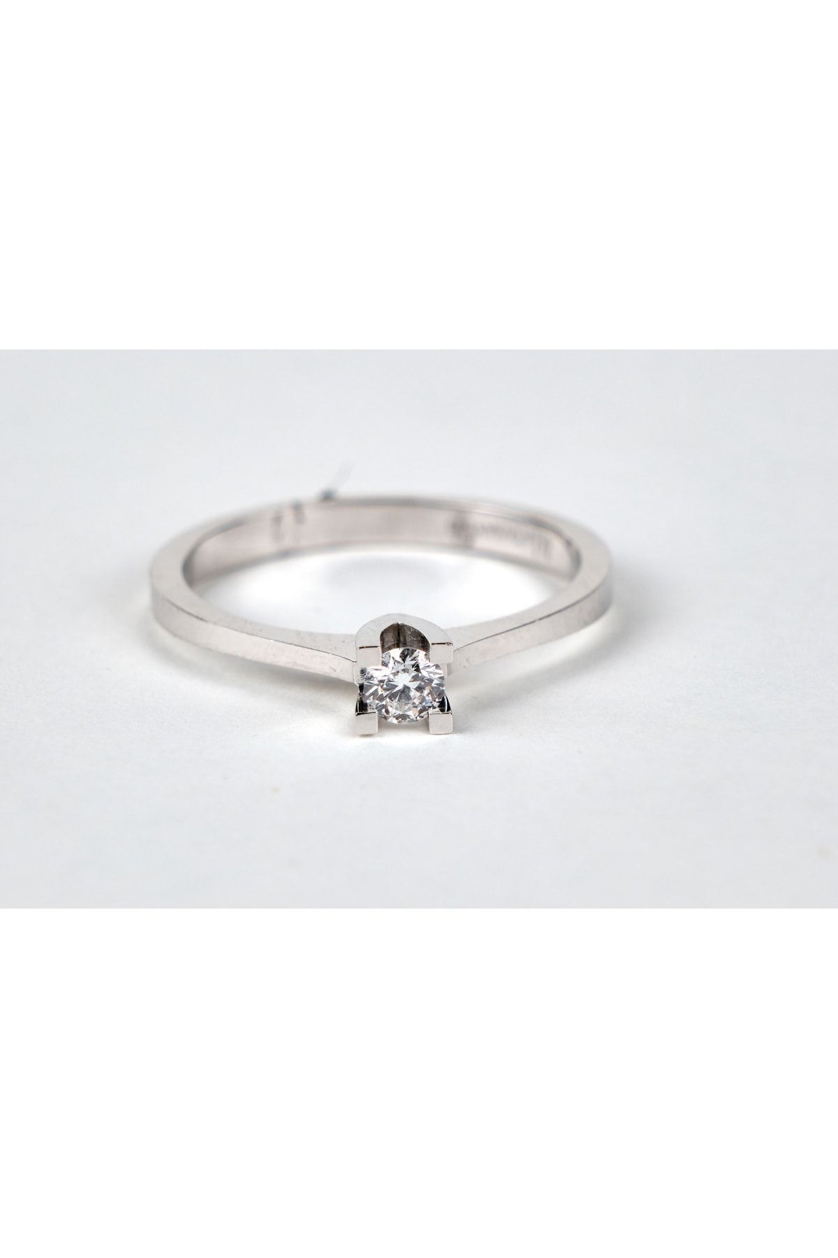 Pırlanta Takoz Tırnak Klasik Tektaş Beyaz Altın Yüzük